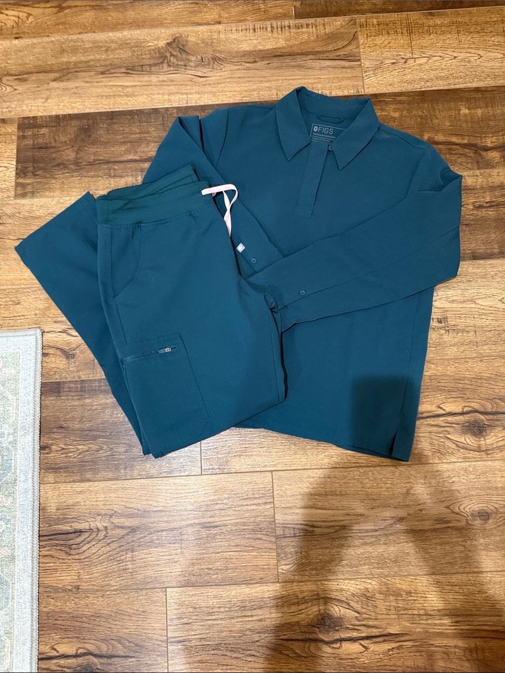 FIGS Women’s Teal set  Long-Sleeve Polo and pants medium